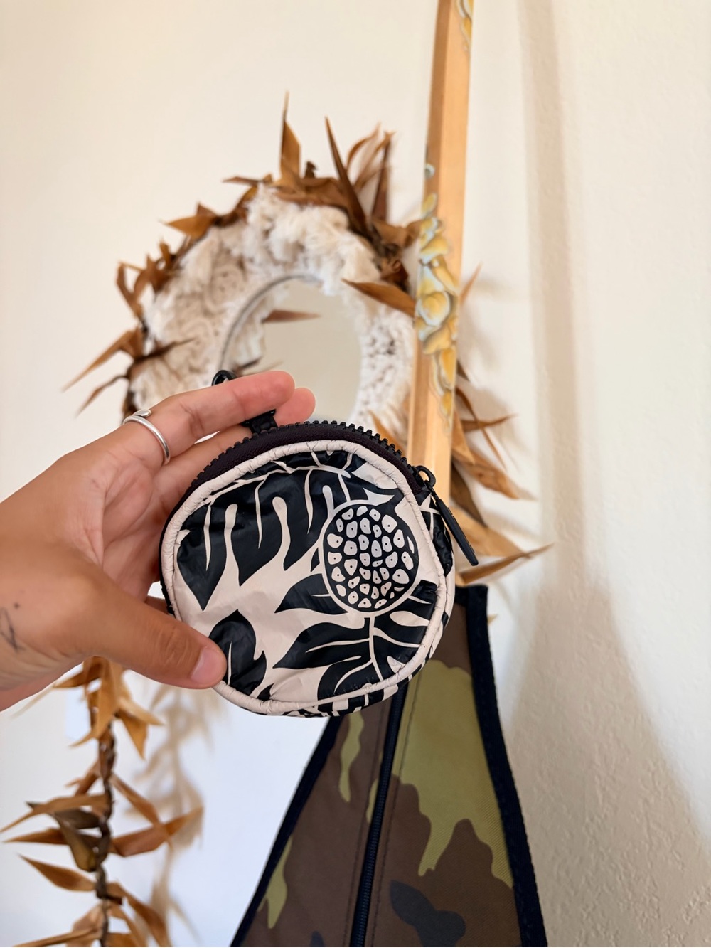 Aloha Collection Black/Cream Floral Coin Pouch